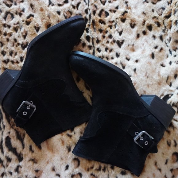 NEW Naughty Monkey Zoey perforated leather boots 7 - Picture 2 of 10